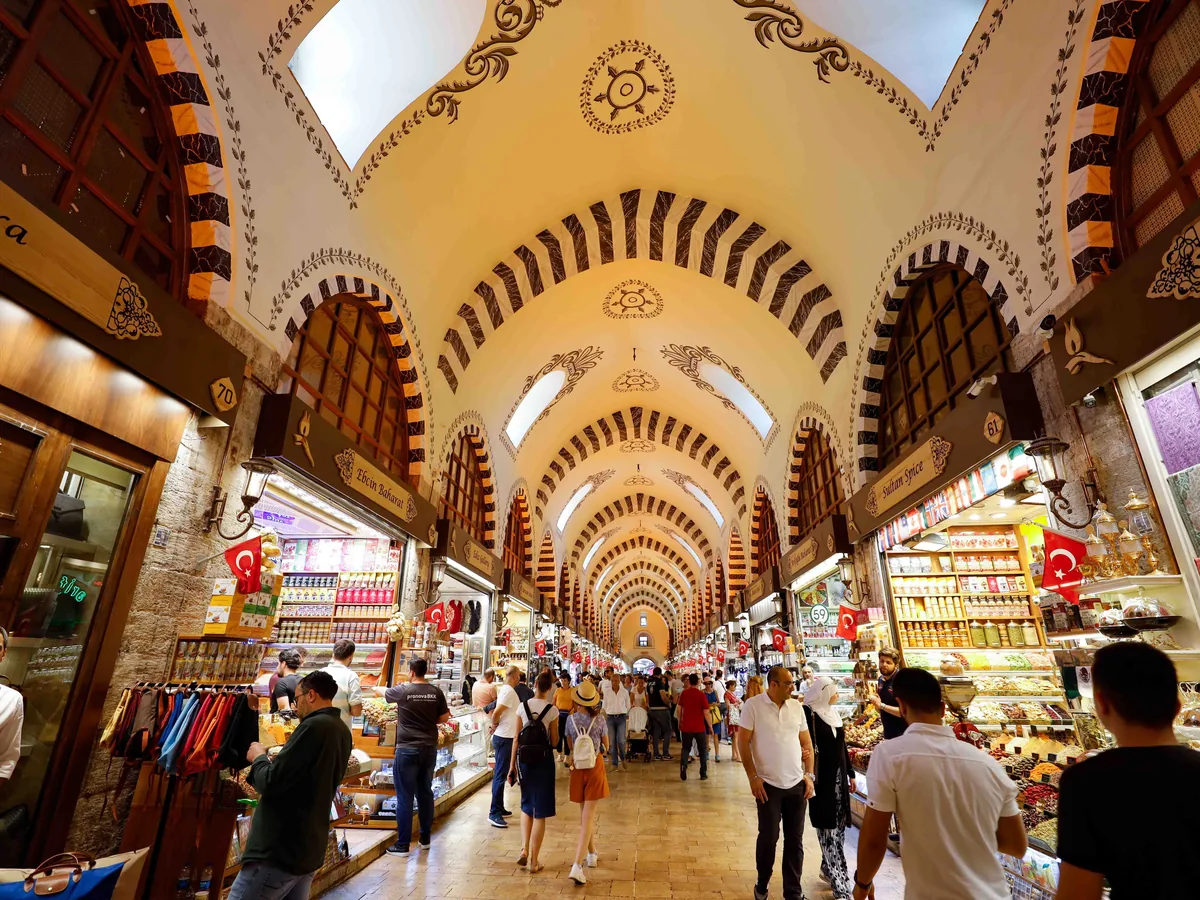 Egyiptomi bazár (Fűszerbazár) Isztambul 2026 — nyitvatartás, mit vegyél, alkudozás